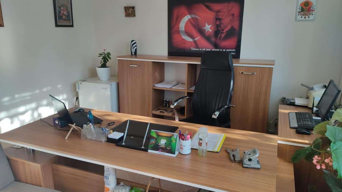 Okul Müdür odamız yeniden düzenlendi.